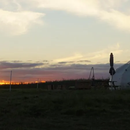 Glamping I Hjelm * Stege